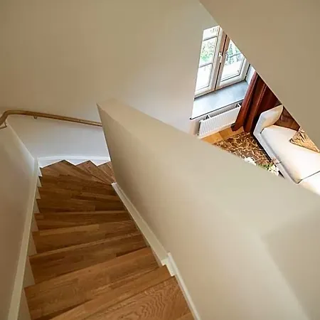 Live And Ekmanska Apart Otel 4*