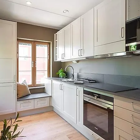 Apart Otel Live And Ekmanska 4*