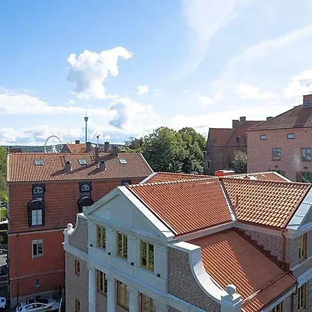 Live And Ekmanska Apart Otel 4*