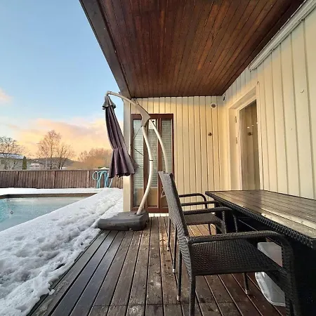 Workers And Family Homes 4br House, 7 Beds, Free Parking & Garage Near Volvo