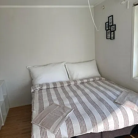 فيلة Entire House 3 Sleeping And 2 Toilets غوتنبرغ