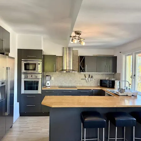 בית נופש Huge Workers & Family With 3 Floors 2 Kitchens & 3 Bathrooms