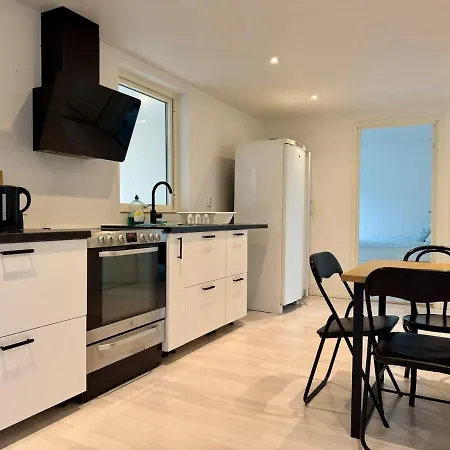 Workers Near Worksites 5 Bedrooms 8 Beds בית נופש גטבורג
