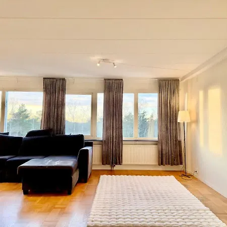 בית נופש Workers With 5 Bedrooms 8 Beds 2 Bath And Free Parking