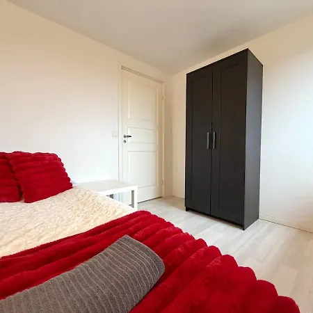 Workers Near Worksites 5 Bedrooms 8 Beds