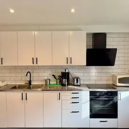 6 Bedroom For Workers With Free Parking גטבורג