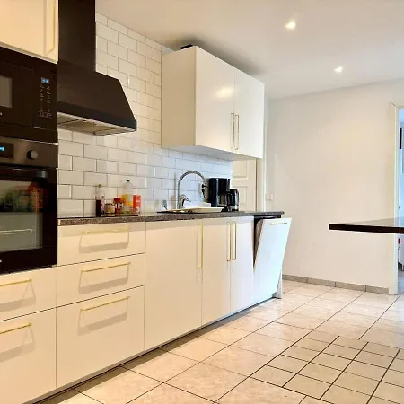 Comfortable 3 Bedroom Near Volvo And Skf Holiday home *