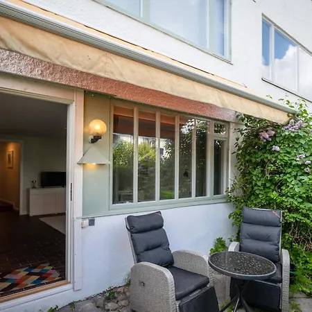 Local 1br Townhouse In Orgryte - Near * ヨーテボリ