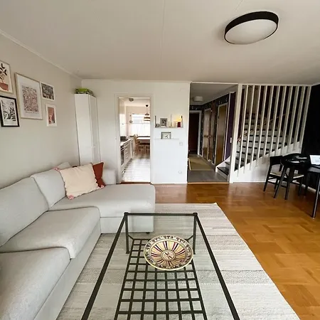 House Landvetter - Sunny Large Terrace, 15 Mn From Gothenburg, Free Parking ヴィラ