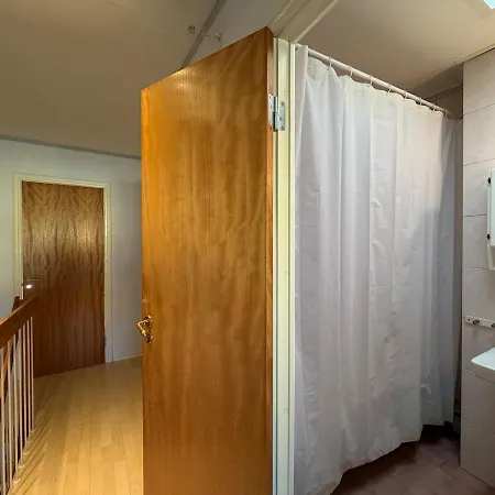 Workers House Near Volvo With 4 Bedrooms 7 Beds And Parking * Göteborg
