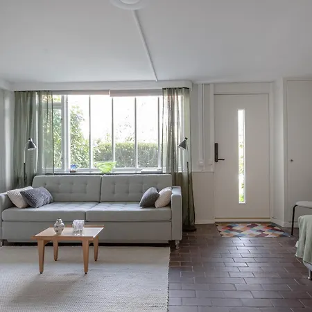 Local 1br Townhouse In Orgryte - Near ヨーテボリ