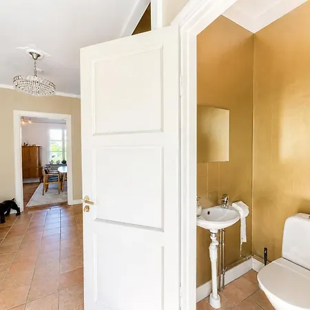 4 Bedroom Townhouse Near Liseberg With Free Parking For Families And Companies *