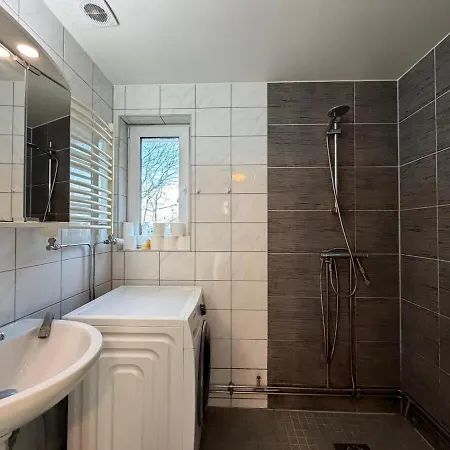 Comfortable For 4 Workers & Travelers With Free Parking Near Volvo * Gothenburg