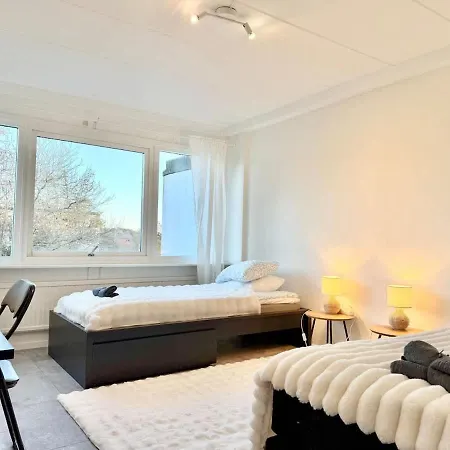 בית נופש Workers With 5 Bedrooms 8 Beds 2 Bath And Free Parking *