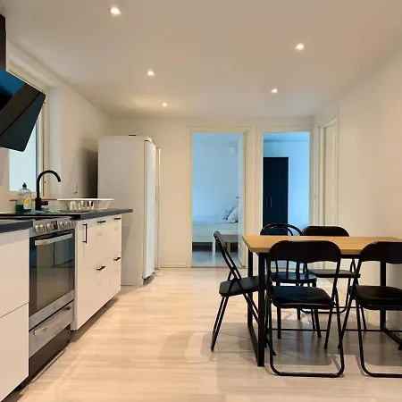 Workers Near Worksites 5 Bedrooms 8 Beds גטבורג