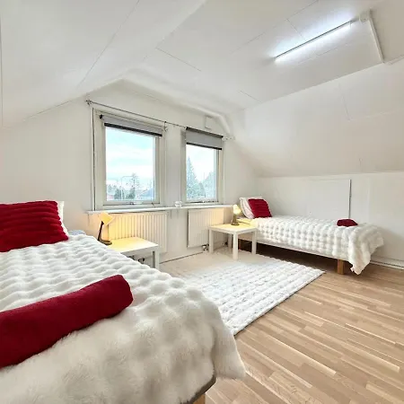 Holiday home 7 Bedroom Workers With 11 Beds And Free Parking