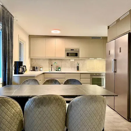 Workers With 5 Bedrooms 8 Beds 2 Bath And Free Parking * גטבורג