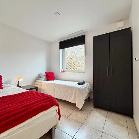 Holiday home Comfortable 3 Bedroom Near Volvo And Skf *