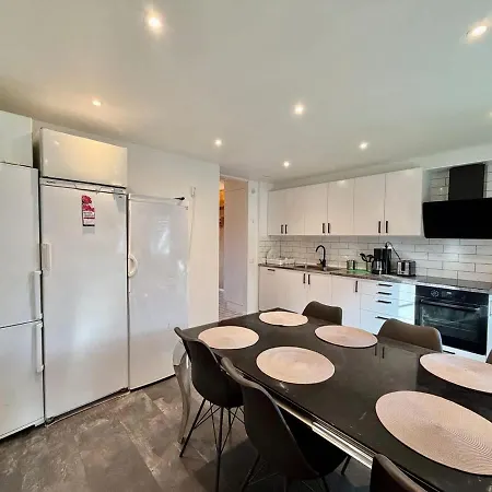 6 Bedroom For Workers With Free Parking