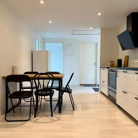 Workers Near Worksites 5 Bedrooms 8 Beds בית נופש