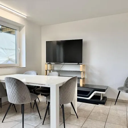 Holiday home Comfortable 3 Bedroom Near Volvo And Skf *