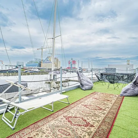 At Sea Houseboat With Rooftop In The Heart Of By Beyond بيت للعطل غوتنبرغ