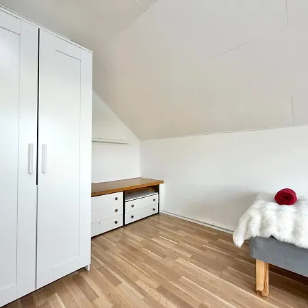 7 Bedroom Workers With 11 Beds And Free Parking Holiday home