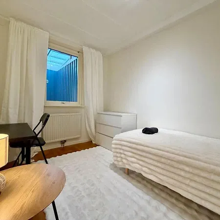 Workers With 5 Bedrooms 8 Beds 2 Bath And Free Parking * גטבורג
