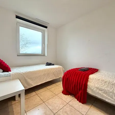 Comfortable 3 Bedroom Near Volvo And Skf *