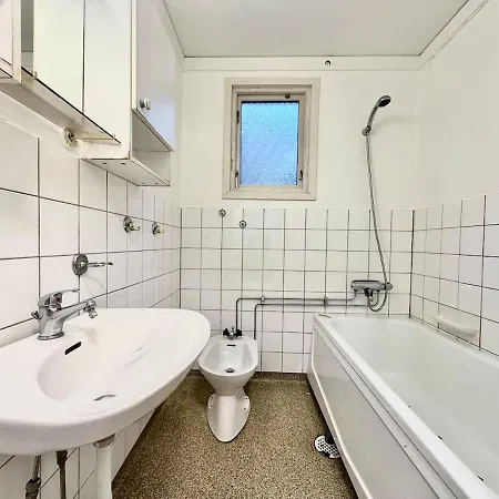Workers With 5 Bedrooms 8 Beds 2 Bath And Free Parking * גטבורג