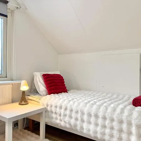 7 Bedroom Workers With 11 Beds And Free Parking Holiday home