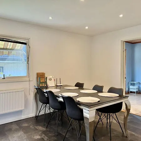 6 Bedroom For Workers With Free Parking *
