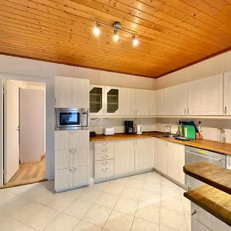 בית נופש Workers And Family Homes 4br House, 7 Beds, Free Parking & Garage Near Volvo *
