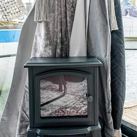 At Sea Houseboat With Rooftop In The Heart Of By Beyond غوتنبرغ