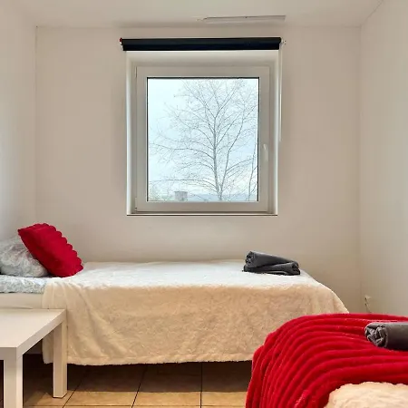 Comfortable 3 Bedroom Near Volvo And Skf *