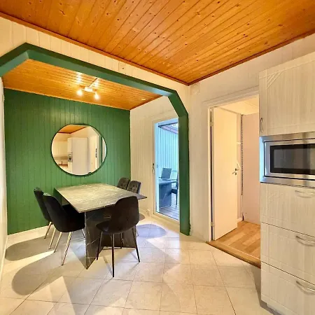 Workers And Family Homes 4br House, 7 Beds, Free Parking & Garage Near Volvo בית נופש גטבורג