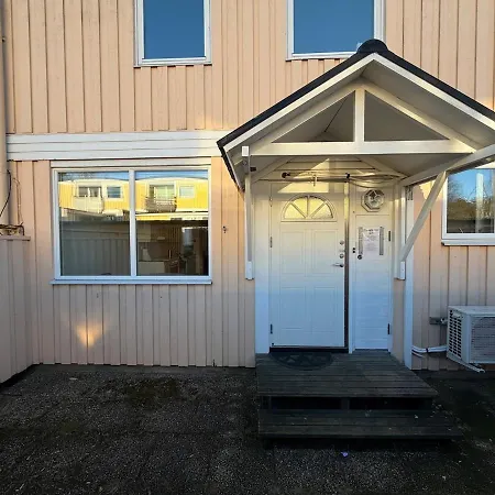 Villa Workers House Near Volvo With 4 Bedrooms 7 Beds And Parking *