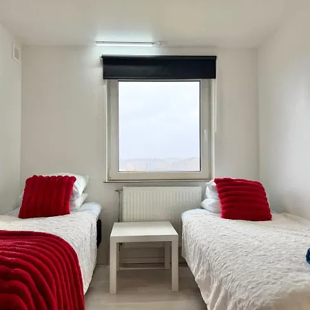 Workers Near Worksites 5 Bedrooms 8 Beds *