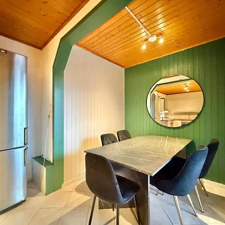 Workers And Family Homes 4br House, 7 Beds, Free Parking & Garage Near Volvo * גטבורג
