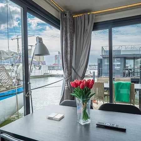 بيت للعطل At Sea Houseboat With Rooftop In The Heart Of By Beyond غوتنبرغ