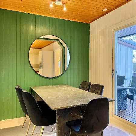 Workers And Family Homes 4br House, 7 Beds, Free Parking & Garage Near Volvo גטבורג