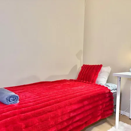 Villa Workers House Near Volvo With 4 Bedrooms 7 Beds And Parking