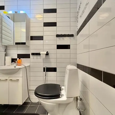 Workers And Family Homes 4br House, 7 Beds, Free Parking & Garage Near Volvo בית נופש גטבורג
