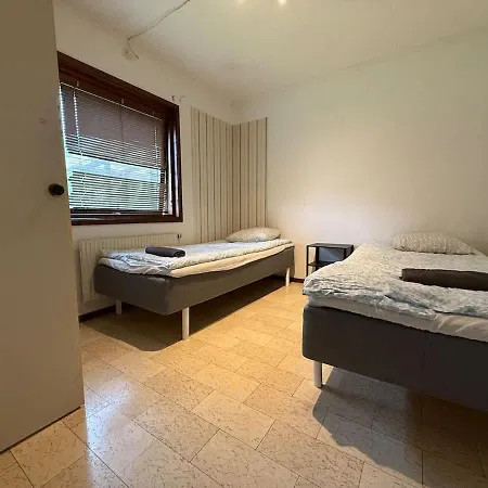 3 Bedroom Workers Near For 6 People Near Volvo With Free Parking *