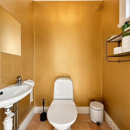 4 Bedroom Townhouse Near Liseberg With Free Parking For Families And Companies