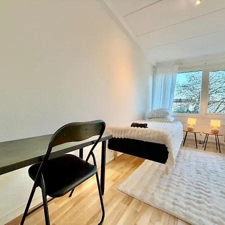 Workers With 5 Bedrooms 8 Beds 2 Bath And Free Parking * גטבורג