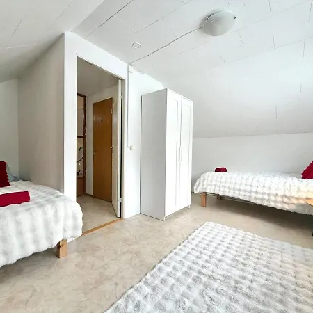 7 Bedroom Workers With 11 Beds And Free Parking *
