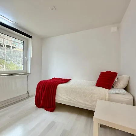 Workers Near Worksites 5 Bedrooms 8 Beds גטבורג
