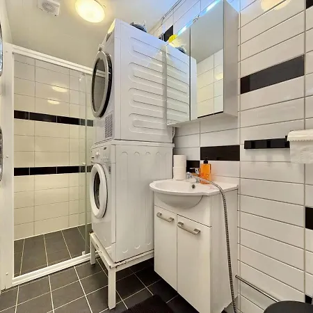 Workers And Family Homes 4br House, 7 Beds, Free Parking & Garage Near Volvo בית נופש גטבורג