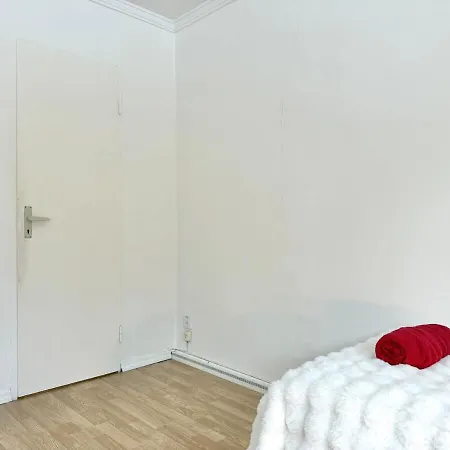 7 Bedroom Workers With 11 Beds And Free Parking